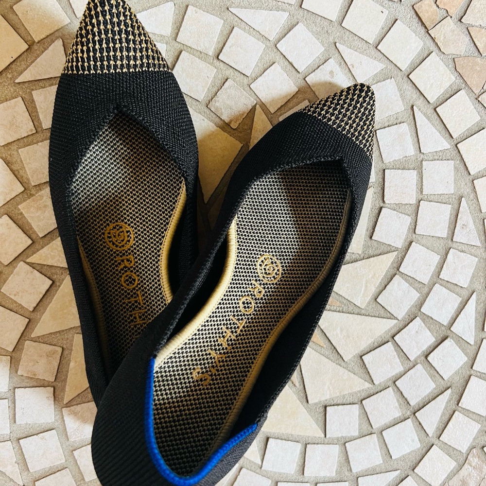Retired Rothy’s licorice point in size 6.5